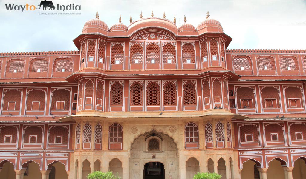 Best Tourist Places In India : Jaipur Hawa Mahal