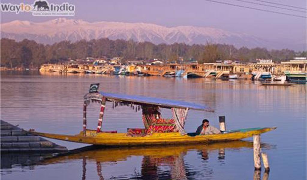 Best Tourist Places In India : Kashmir beauty