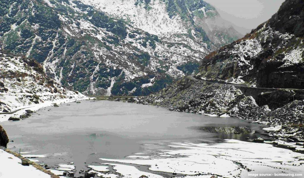 Top 5 Frozen Lakes in India, holamu Lake, Sikkim