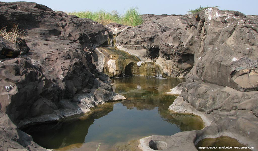 Potholes of Nighoj